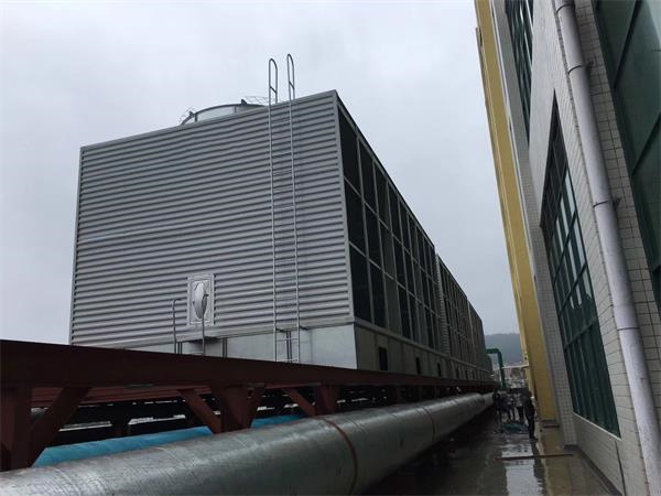 四個處理玻璃鋼冷卻塔內壁防腐的步驟。